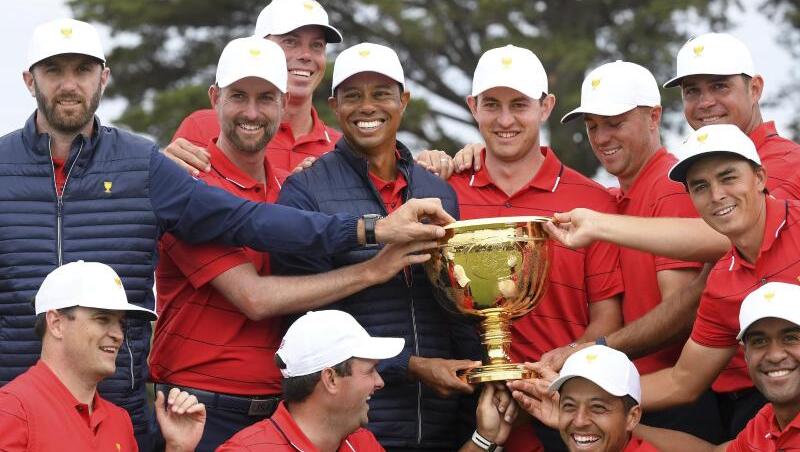 Superstar Tiger Woods (M.) gewann mit dem Team USA den Presidents Cup. Woods war zugleich Spieler und Teamchef. Superstar Tiger Woods (M.) gewann mit dem Team USA den Presidents Cup. Woods war zugleich Spieler und Teamchef.