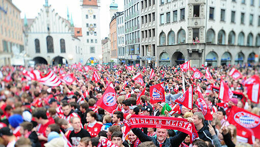 Auch in diesem Jahr der Höhepunkt für viele Bayern-Fans: die Meisterfeier auf dem Marienplatz. Auch in diesem Jahr der Höhepunkt für viele Bayern-Fans: die Meisterfeier auf dem Marienplatz.