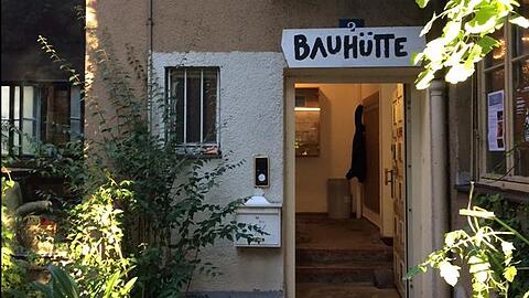 In der Müllerstraße 2 befindet sich die Bauhütte mit Umkleide, Büro und Kantine.