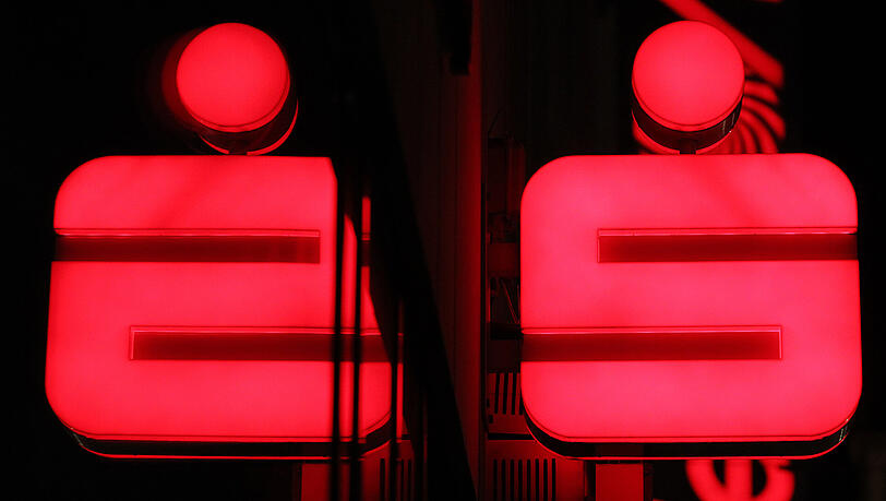 Darf eine Sparkasse Extra-Gebühren für bestimmte Dienstleistungen verlangen?: Der Bundesgerichtshof verhandelt darüber. Darf eine Sparkasse Extra-Gebühren für bestimmte Dienstleistungen verlangen?: Der Bundesgerichtshof verhandelt darüber.