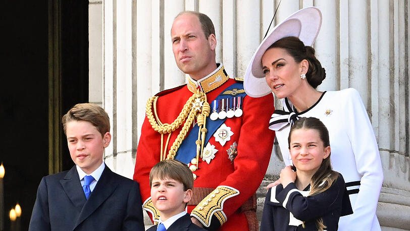 Das dürfte Prinz William und Prinzessin Kate nicht erfreuen: Eine royale Regel könnte ihre Kinder bald trennen. Das dürfte Prinz William und Prinzessin Kate nicht erfreuen: Eine royale Regel könnte ihre Kinder bald trennen.