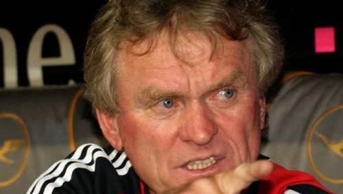 Fingerzeig des Sepp Maier: Der Ex-Nationaltorwart hölt nicht viel vom Torwarttraining bei den Bayern. Fingerzeig des Sepp Maier: Der Ex-Nationaltorwart hölt nicht viel vom Torwarttraining bei den Bayern.