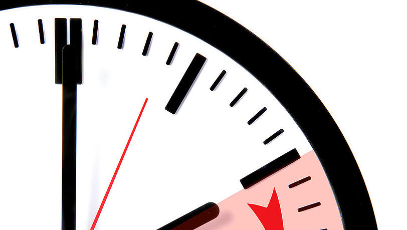 Aus 2 Uhr mach 3 Uhr, fertig ist die Sommerzeit! Aus 2 Uhr mach 3 Uhr, fertig ist die Sommerzeit!