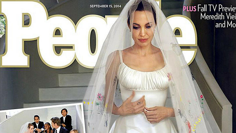 Angelina Jolies Brautkleid war ein Traum aus Seide Angelina Jolies Brautkleid war ein Traum aus Seide