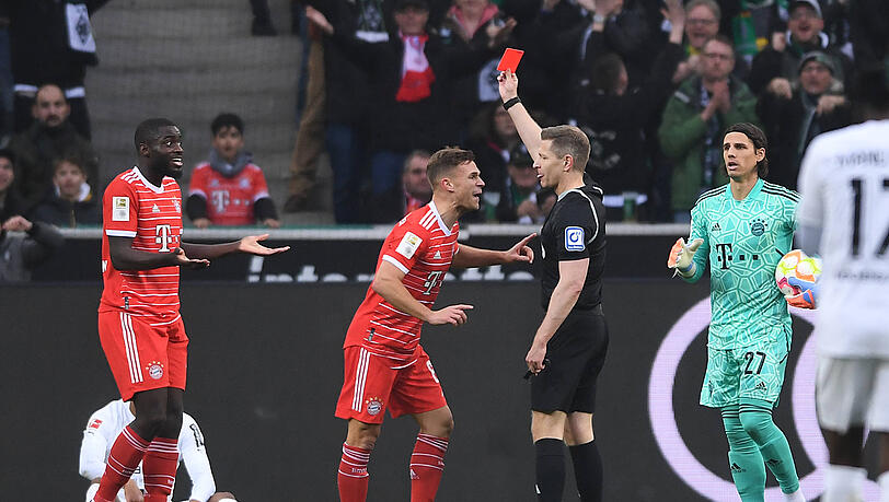 Tobias Welz zeigte Bayerns Upamecano die Rote Karte. Tobias Welz zeigte Bayerns Upamecano die Rote Karte.