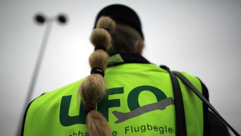 Die Kabinengewerkschaft Ufo hat für Sonntagmorgen zu Warnstreiks bei den Lufthansa-Töchtern Eurowings, Germanwings, Lufthansa Cityline und Sunexpress aufgerufen. Die Kabinengewerkschaft Ufo hat für Sonntagmorgen zu Warnstreiks bei den Lufthansa-Töchtern Eurowings, Germanwings, Lufthansa Cityline und Sunexpress aufgerufen.