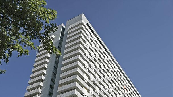Mit Beton lässt sich auch etwas Schönes, Charakteristisches anstellen: Das Arabellahaus ist unverwechselbar. Mit Beton lässt sich auch etwas Schönes, Charakteristisches anstellen: Das Arabellahaus ist unverwechselbar.