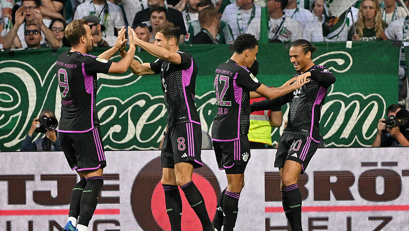 Der FC Bayern gewinnt gegen den Werder Bremen mit 4:0. Der FC Bayern gewinnt gegen den Werder Bremen mit 4:0.