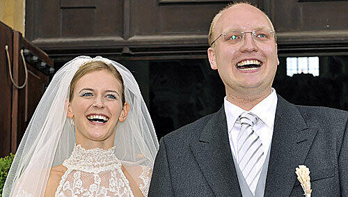 Dominic Stoiber hat seine langjährige Freundin Melanie geheiratet. Dominic Stoiber hat seine langjährige Freundin Melanie geheiratet.