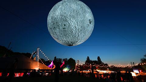 Vollmond-Stimmung über dem Festivalgelände: Das Sommer-Tollwood ist einfach eine Schau! Vollmond-Stimmung über dem Festivalgelände: Das Sommer-Tollwood ist einfach eine Schau!