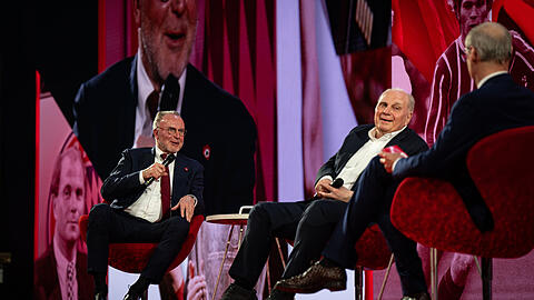 Waren Teil eines Talks, der von Günther Jauch moderiert wurde: Karl-Heinz Rummenigge und Uli Hoeneß. Waren Teil eines Talks, der von Günther Jauch moderiert wurde: Karl-Heinz Rummenigge und Uli Hoeneß.