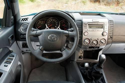 Hier braucht man keine Nachhilfe: das Cockpit des BT 50 ist einfach und übersichtlich.