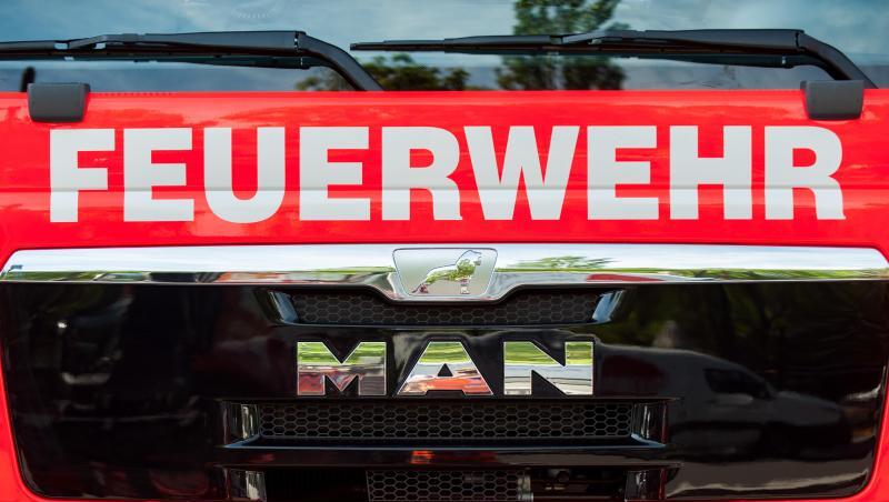 Ein Blick auf die Front eines Einsatzfahrzeugs der Feuerwehr. Foto: Hauke-Christian Dittrich/Archivbild Ein Blick auf die Front eines Einsatzfahrzeugs der Feuerwehr. Foto: Hauke-Christian Dittrich/Archivbild