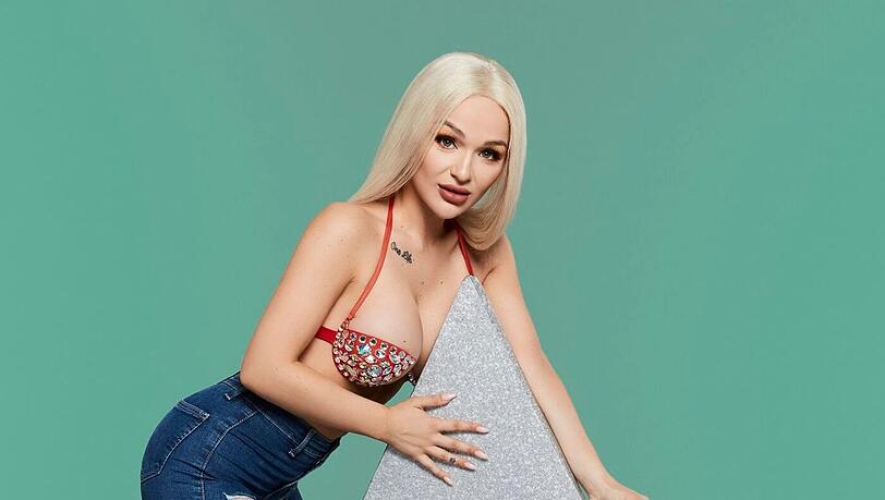 Emmy Russ ist eine der 16 Kandidaten von "Promi Big Brother" 2020. Emmy Russ ist eine der 16 Kandidaten von "Promi Big Brother" 2020.