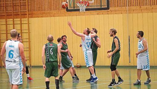 Bald "wegrationalisiert"? Die Basketballer beim Spiel am Sonntag. Bald "wegrationalisiert"? Die Basketballer beim Spiel am Sonntag.