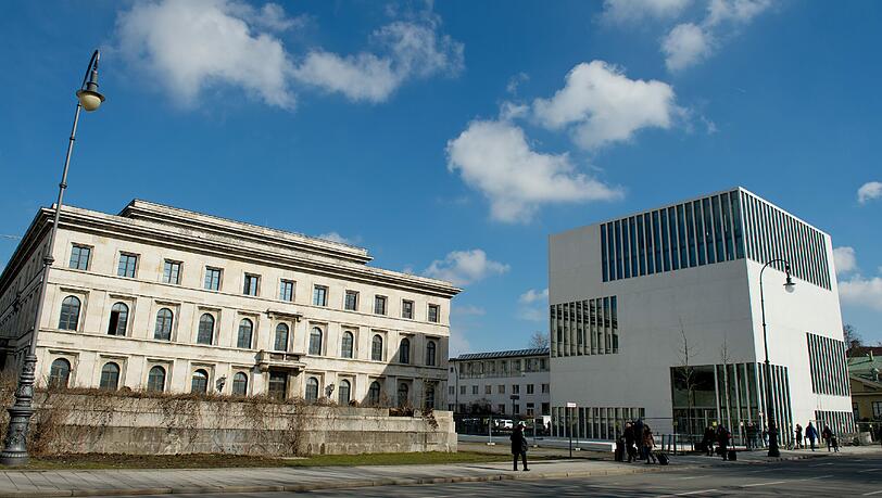 Der ehemalige Führerbau (l) und der Neubau des NS-Dokumentationszentrums in München.
