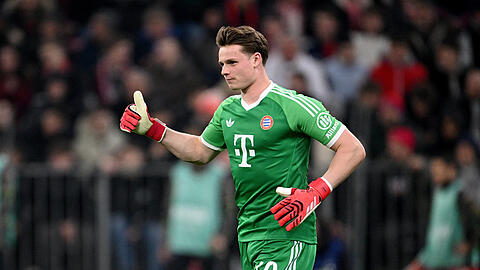 Ins kalte Wasser geworfen, sich freigeschwommen und vorerst die Nummer eins: Jonas Urbig vertritt in den kommenden Spielen den verletzten Manuel Neuer im Bayern-Tor. Ins kalte Wasser geworfen, sich freigeschwommen und vorerst die Nummer eins: Jonas Urbig vertritt in den kommenden Spielen den verletzten Manuel Neuer im Bayern-Tor.