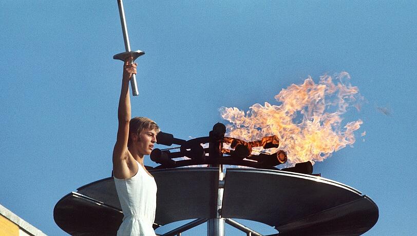 Das Bild der Spiele 1972 in München: Günter Zahn entzündet das Olympische Feuer. Das Bild der Spiele 1972 in München: Günter Zahn entzündet das Olympische Feuer.