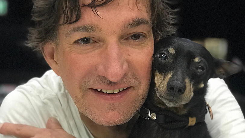 It-Dog Ludwig mit seinem Herrchen, dem Münchner Kinderbuchautoren Tom Fritsch. It-Dog Ludwig mit seinem Herrchen, dem Münchner Kinderbuchautoren Tom Fritsch.