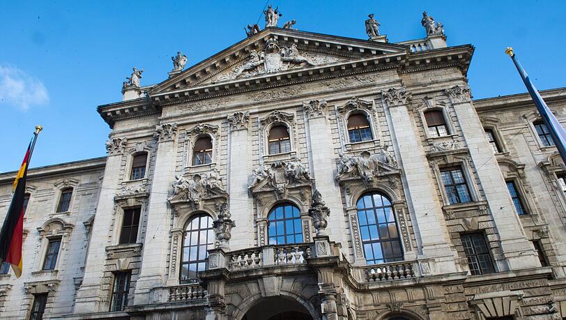 Die Frau klagte gegen den verantwortlichen Träger der Jugendhilfe, den Landkreis München, auf Schadenersatz.