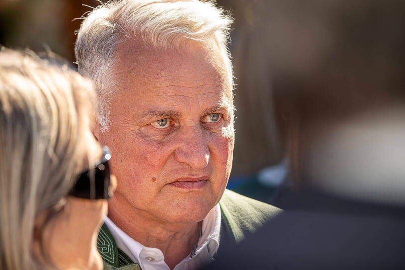 Christian Schottenhamel hat einen Eilantrag gegen Eggers Beschwerde eingereicht. Christian Schottenhamel hat einen Eilantrag gegen Eggers Beschwerde eingereicht.
