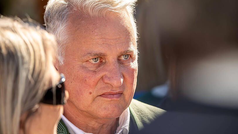 Christian Schottenhamel hat einen Eilantrag gegen Eggers Beschwerde eingereicht. Christian Schottenhamel hat einen Eilantrag gegen Eggers Beschwerde eingereicht.