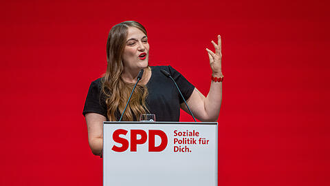 Ronja Endres beim Landesparteitag der SPD in Bayern. „Man sollte keinen Koalitionsbruch provozieren, ihn aber zugleich nicht fürchten“, sagt sie im Gespräch mit der AZ. Ronja Endres beim Landesparteitag der SPD in Bayern. „Man sollte keinen Koalitionsbruch provozieren, ihn aber zugleich nicht fürchten“, sagt sie im Gespräch mit der AZ.