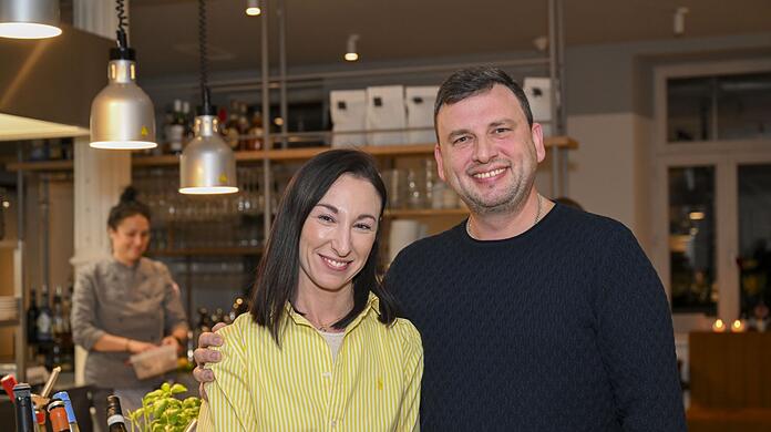 Die Wirte Anna Weiman und Michael Fedorov wollen mit dem Ruta einen Ort für Einheimische und Ukrainer schaffen. Die Wirte Anna Weiman und Michael Fedorov wollen mit dem Ruta einen Ort für Einheimische und Ukrainer schaffen.