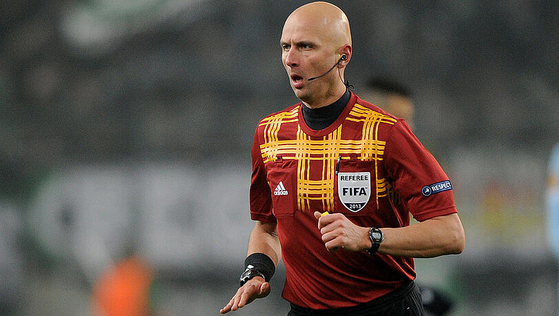 Sergej Karasew war auch einer der 18 Schiedsrichter bei der EM 2016. Sergej Karasew war auch einer der 18 Schiedsrichter bei der EM 2016.