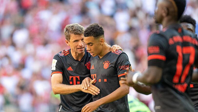 Thomas Müller (l.) und Jamal Musiala standen in den bisherigen Bayern-Spielen in dieser Saison immer in der Startelf. Thomas Müller (l.) und Jamal Musiala standen in den bisherigen Bayern-Spielen in dieser Saison immer in der Startelf.