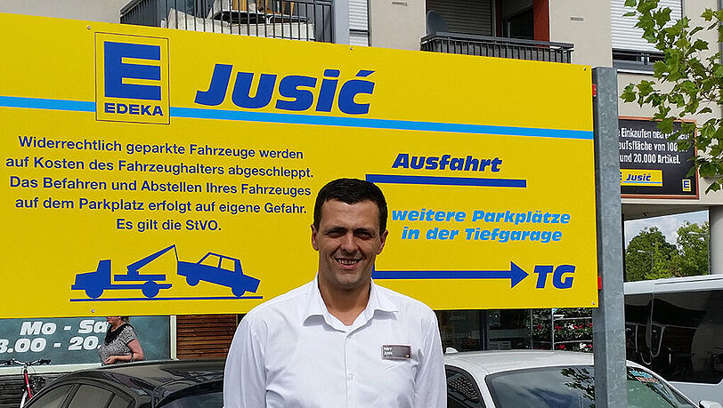 Seit 1. September ist er hier der Eigentümer: Hajrudin Jusic vor seinem Supermarkt in Trudering. Seit 1. September ist er hier der Eigentümer: Hajrudin Jusic vor seinem Supermarkt in Trudering.