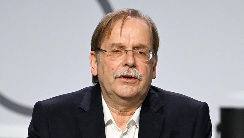 Rainer Koch, DFB-Vizepräsident, spricht vor dem DFB Bundestag. Rainer Koch, DFB-Vizepräsident, spricht vor dem DFB Bundestag.