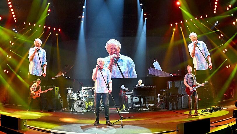 Deep Purple in der Olympiahalle mit Bassist Roger Glover (links), Schlagzeuger Ian Paice, Sänger Ian Gillan, Keyboarder Don Airey und Gitarrist Simon McBride. Deep Purple in der Olympiahalle mit Bassist Roger Glover (links), Schlagzeuger Ian Paice, Sänger Ian Gillan, Keyboarder Don Airey und Gitarrist Simon McBride.