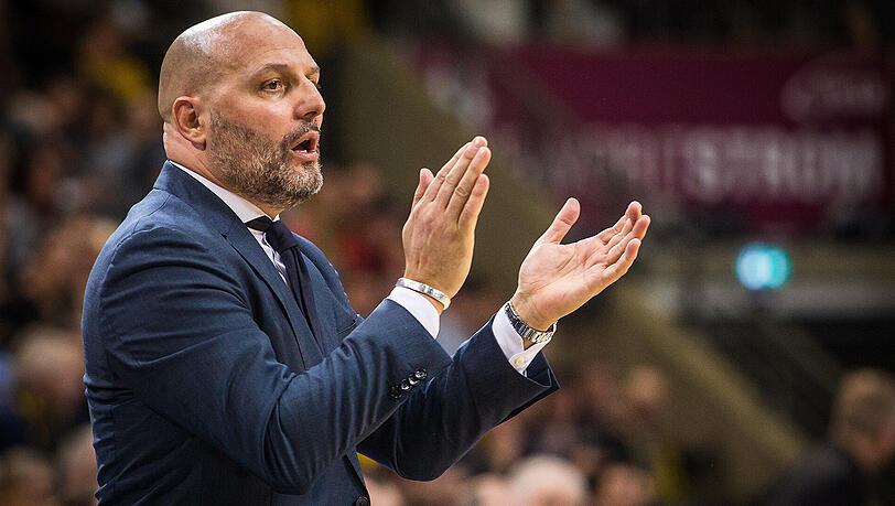 Bayern-Coach Sasa Djordjevic feuert seine Mannschaft an. Bayern-Coach Sasa Djordjevic feuert seine Mannschaft an.