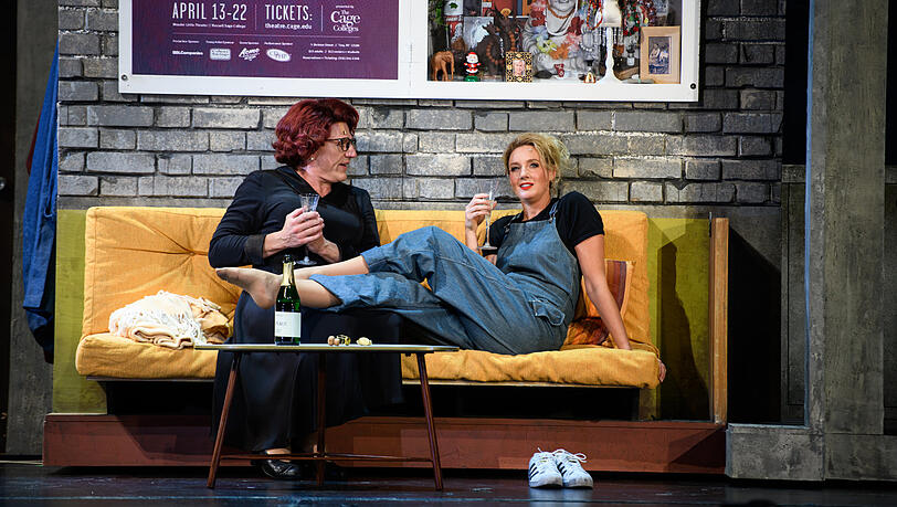 Die große Frauenfreundschaft: Armin Kahl als Tootsie (links) mit Bettina Mönch im Gärtnerplatztheater. Die große Frauenfreundschaft: Armin Kahl als Tootsie (links) mit Bettina Mönch im Gärtnerplatztheater.