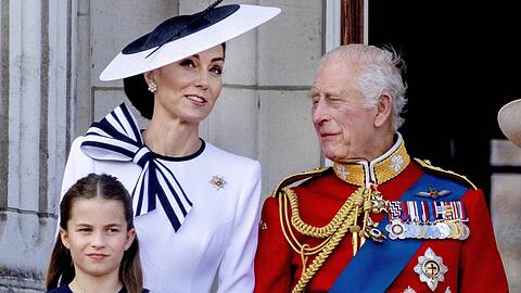 Prinzessin Kate bleibt bei einer alten Weihnachtstradition nicht verschont: König Charles will ihr Gewicht wissen. Prinzessin Kate bleibt bei einer alten Weihnachtstradition nicht verschont: König Charles will ihr Gewicht wissen.