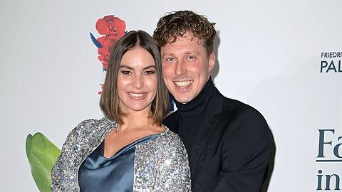 Renata und Valentin Lusin freuen sich auf ein weiteres Kind. Wegen der Schwangerschaft pausiert sie bei "Let's Dance", wird aber hinter den Kulissen unterstützen. Renata und Valentin Lusin freuen sich auf ein weiteres Kind. Wegen der Schwangerschaft pausiert sie bei "Let's Dance", wird aber hinter den Kulissen unterstützen.