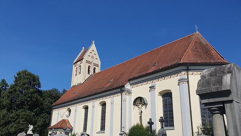 Schon im späten 8. Jahrhundert stand hier eine Kirche, Teile davon sind immer noch in der Bausubstanz enthalten. Schon im späten 8. Jahrhundert stand hier eine Kirche, Teile davon sind immer noch in der Bausubstanz enthalten.