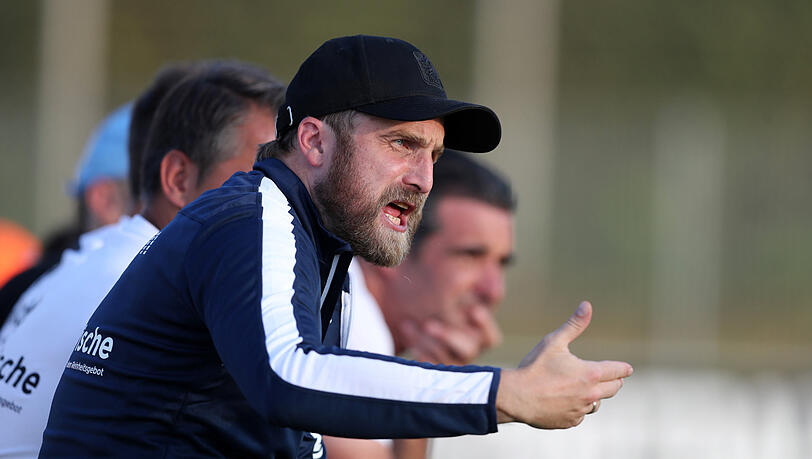 Daniel Bierofka, Trainer des TSV 1860 beim Spiel gegen den SV Dornach. Daniel Bierofka, Trainer des TSV 1860 beim Spiel gegen den SV Dornach.