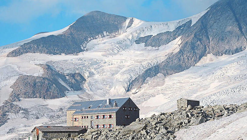 Neue Prager Hütte in der Venedigergruppe, 2015. Neue Prager Hütte in der Venedigergruppe, 2015.