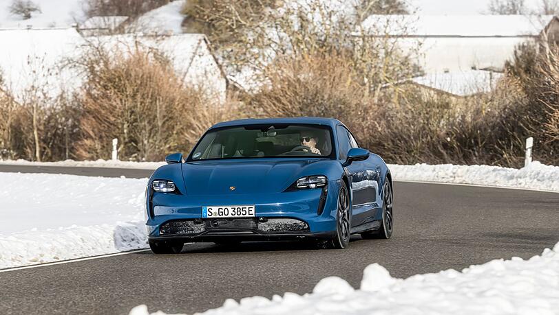 Stromer mit Spaßfaktor: Das neue Taycan-Einstiegsmodell ist mehr als 20.000 Euro günstiger als der klassische 911er. Stromer mit Spaßfaktor: Das neue Taycan-Einstiegsmodell ist mehr als 20.000 Euro günstiger als der klassische 911er.
