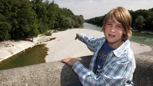 Jeffrey Kirschenbaum am Oberföhringer Wehr: Dort fand er den Zündkopf. Jeffrey Kirschenbaum am Oberföhringer Wehr: Dort fand er den Zündkopf.