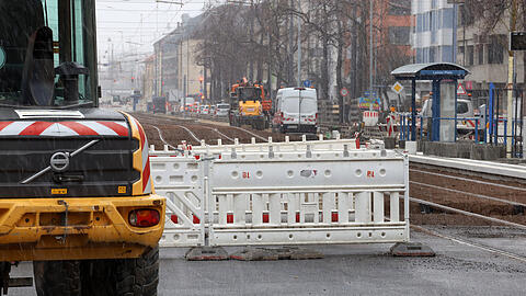 Nächste Woche Samstag sollen hier auf der Fürstenrieder Straße in Laim die ersten Tram-Bahnen regulär fahren. Nächste Woche Samstag sollen hier auf der Fürstenrieder Straße in Laim die ersten Tram-Bahnen regulär fahren.