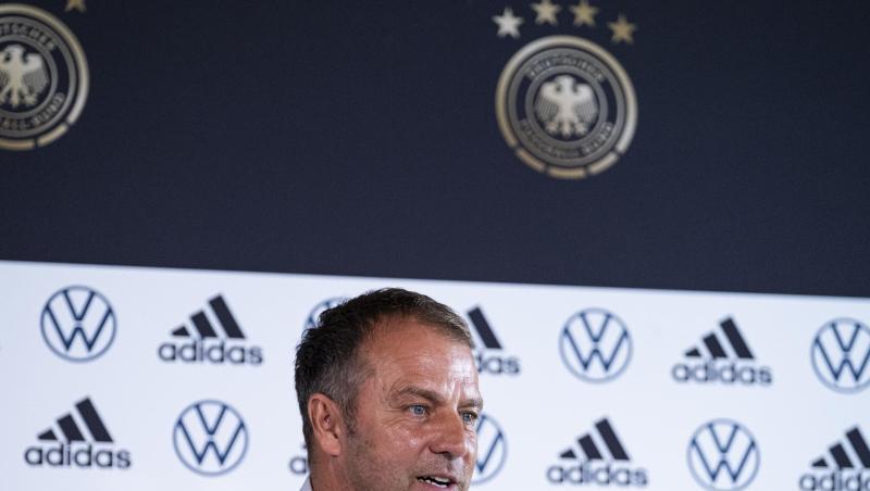 Hansi Flick stellt sich bei einem Medientermin den Fragen der Journalisten. Hansi Flick stellt sich bei einem Medientermin den Fragen der Journalisten.