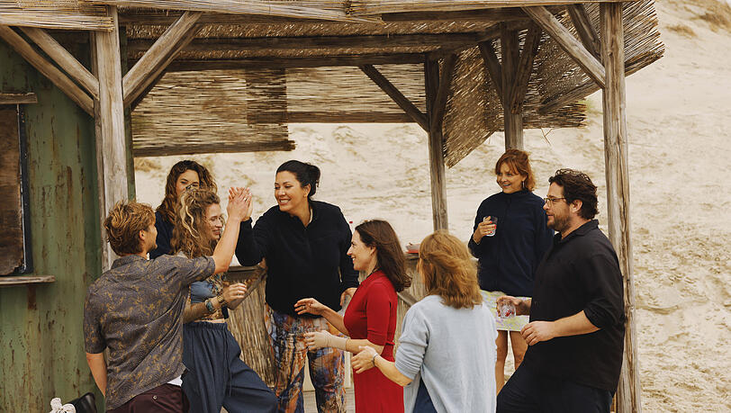 Szene aus dem Film "Feste & Freunde - Ein Hoch auf uns!" von David Dietl Szene aus dem Film "Feste & Freunde - Ein Hoch auf uns!" von David Dietl