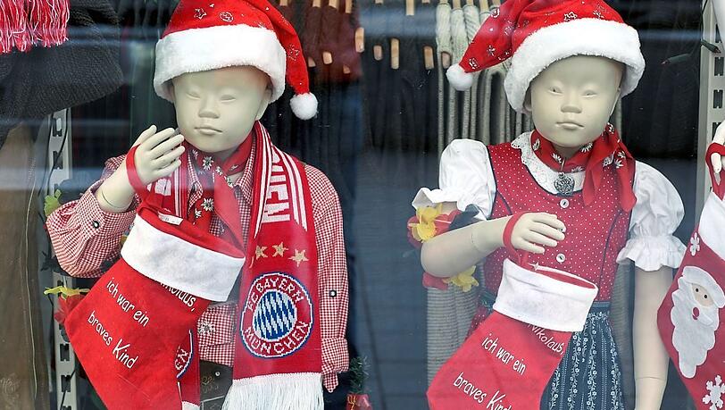 Dirndl-Trachten-Nikolausis: Mehr Bayern geht nicht, oder? Dirndl-Trachten-Nikolausis: Mehr Bayern geht nicht, oder?