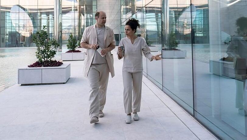 Moritz Führmann und Sesede Terziyan in der vierten Staffel der Krankenhaus-Serie "Charité". Moritz Führmann und Sesede Terziyan in der vierten Staffel der Krankenhaus-Serie "Charité".