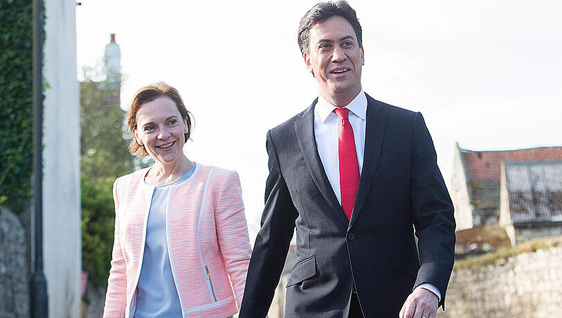 Ed Miliband und seine Frau Justine auf dem Weg zum Wahlbüro. Ed Miliband und seine Frau Justine auf dem Weg zum Wahlbüro.