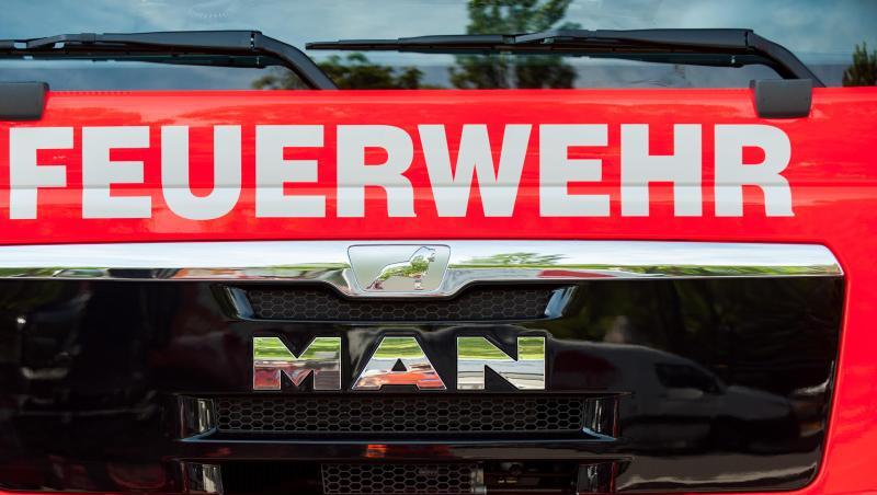 Ein Blick auf die Front eines Einsatzfahrzeugs der Feuerwehr. Foto: Hauke-Christian Dittrich/dpa Ein Blick auf die Front eines Einsatzfahrzeugs der Feuerwehr. Foto: Hauke-Christian Dittrich/dpa