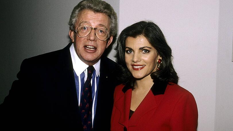 Dieter Thomas Heck und Birgit Schrowange im Januar 1994. Die beiden standen einst für die Sendung "Die Deutsche Schlagerparade" vor der Kamera. Dieter Thomas Heck und Birgit Schrowange im Januar 1994. Die beiden standen einst für die Sendung "Die Deutsche Schlagerparade" vor der Kamera.